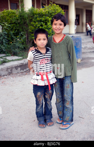 Gli studenti tibetana al Villaggio dei Bambini Tibetani, Chauntra, India Foto Stock