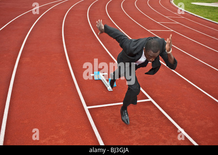 Imprenditore in volata sulla via di corsa Foto Stock