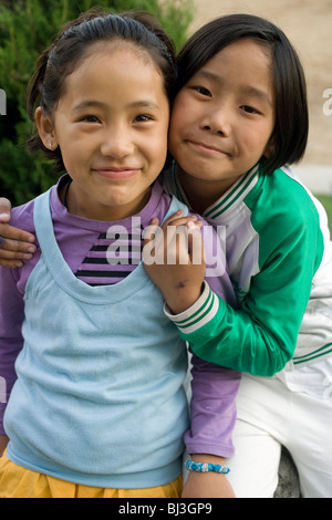 Gli studenti tibetana al Villaggio dei Bambini Tibetani, Chauntra, India Foto Stock