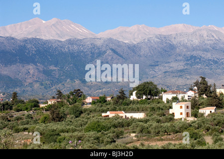 Vista delle montagne bianche, Lefka Ori, vicino Vamos, Creta, Grecia, Europa Foto Stock