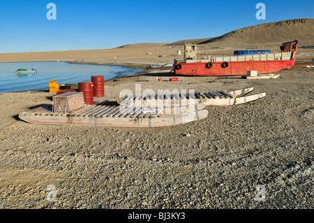 Porto della Comunità Inuit Resolute Bay, Cornwallis Island, passaggio a Nord Ovest, Nunavut, Canada, Arctic Foto Stock