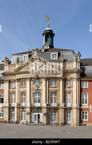 Castello del principe vescovo, costruita a partire dal 1767 da J.K. Schalun, Muenster, Renania settentrionale-Vestfalia, Germania, Europa Foto Stock