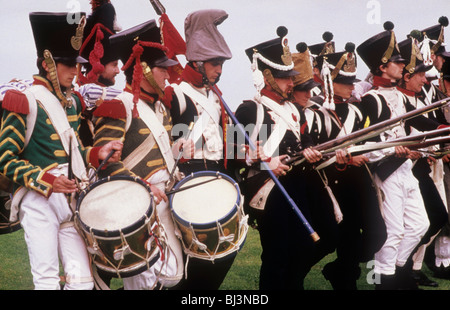 Il francese napoleonico reggimento piede 1815 soldati soldato uniformi uniforme di storia militare rievocazione storica costumi costume Foto Stock