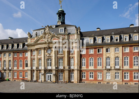 Castello del principe vescovo, costruita a partire dal 1767 da J.K. Schalun, Muenster, Renania settentrionale-Vestfalia, Germania, Europa Foto Stock