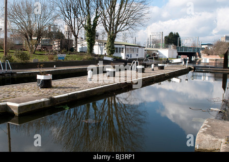 St Pancras Lock sul Regents Canal, Kings Cross, London, Regno Unito Foto Stock