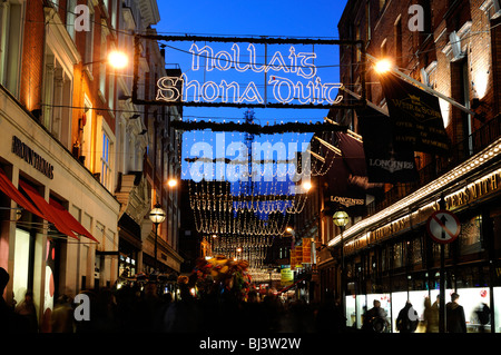 Le luci di Natale Decorazioni Wicklow Street Dublin city Irlanda tradizionale saluto Buon Natale a voi in gaelico Foto Stock