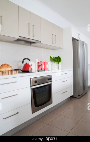 Cucina in nuova moderna townhouse Foto Stock