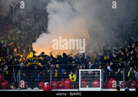 Il Bengala incendio, fumo bombe, tumulti e caos, Mercedes-Benz Arena Stadion, Stoccarda, Baden-Wuerttemberg, Germania, Europa Foto Stock