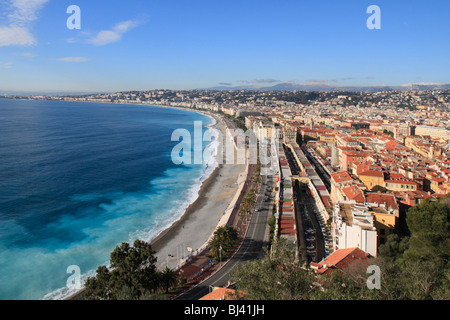 Baie des Anges bay, La Spiaggia al Quai des Etats-Unis e la Promenade des Anglais, visto dalla collina del castello, Nizza, Alpi Marittime Foto Stock