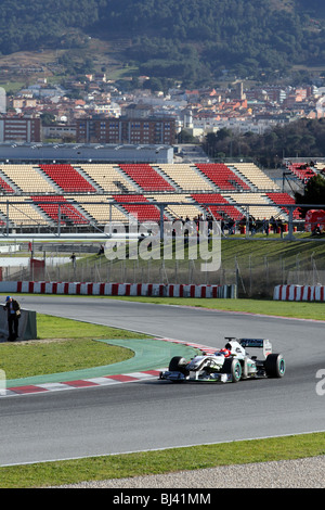 Michael Schumacher al volante della 2010 McLaren Mercedes sul circuito di Montmelò a Barcellona, Spagna Foto Stock