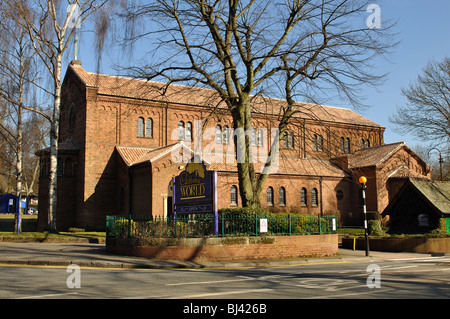 San Francesco di Assisi Chiesa, Bournville, Birmingham, Inghilterra, Regno Unito Foto Stock