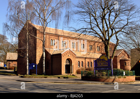 San Francesco di Assisi Chiesa, Bournville, Birmingham, Inghilterra, Regno Unito Foto Stock