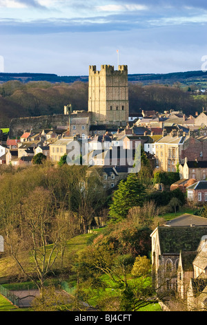 Yorkshire, Regno Unito - Castello di Richmond e città di Richmond, North Yorkshire, Inghilterra Foto Stock
