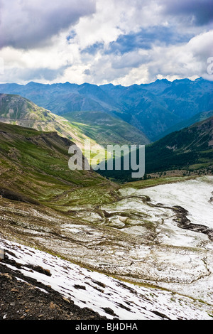 Vista da Col de la Bonette nelle Alpes Maritimes, Provenza, Francia in estate Foto Stock