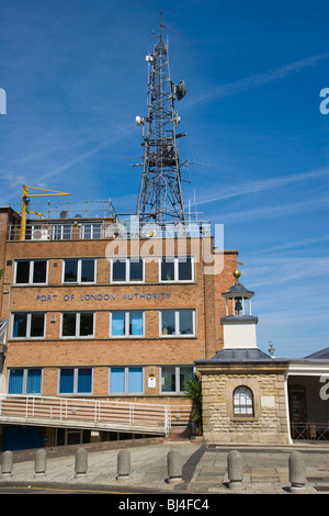 Porto di London Authority building ed entrata nel Royal Terrace Pier, Anzio, England, Regno Unito, Europa Foto Stock