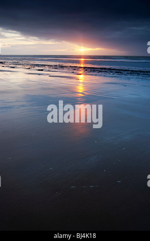 Tramonto a Formby spiaggia vicino Liverpool Foto Stock