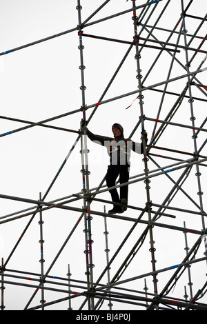 Lavoratore di impalcatura Foto Stock