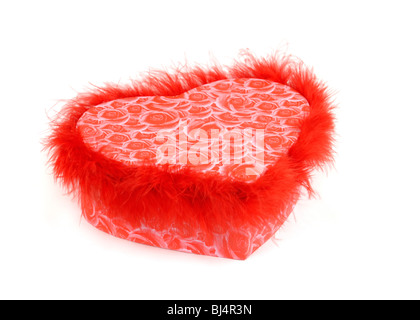 Bella rossa a forma di cuore scatola Fancy silhouette isolato su sfondo bianco. Il giorno di San Valentino idea regalo Foto Stock