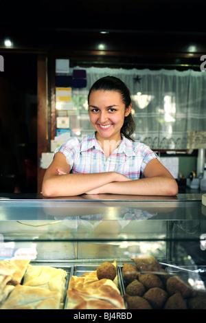 Ritratto di felice proprietario di uno snack-bar Foto Stock