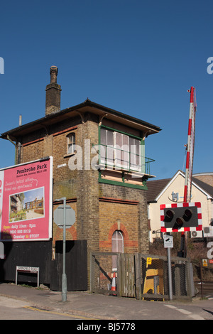 Ferroviarie dismesse casella Segnale Crawley West Sussex Regno Unito Foto Stock