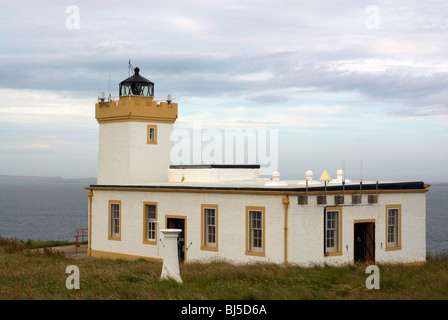 Il faro di Capo Duncansby, nella parte più a nord della costa della Scozia Foto Stock