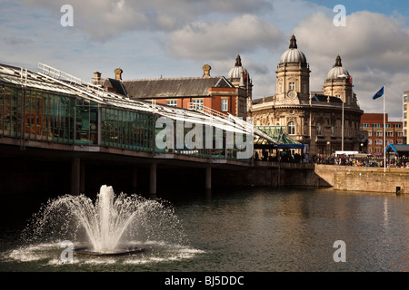 Princes Quay Shopping Centre e thr museo marittimo nel vecchio dock uffici, Kingston upon Hull, Yorkshire Foto Stock
