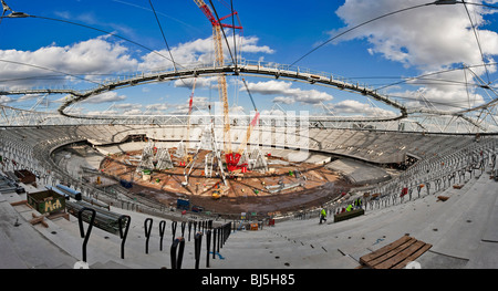 Interni panoramica dello Stadio Olimpico in costruzione a Stratford, Londra. Foto Stock