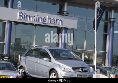 Nuovo e Usato Mercedes automobili per la vendita, showroom, Birmingham, Gran Bretagna, 2010 Foto Stock