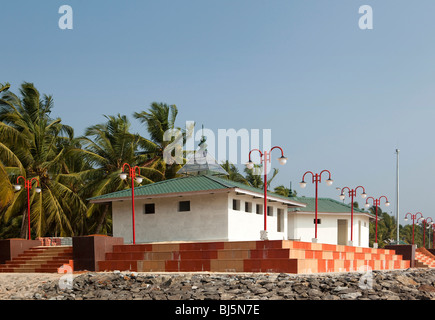 India Kerala, Calicut, Kozhikode, Kappad beach, recentemente costruiti edifici sul lungomare Foto Stock