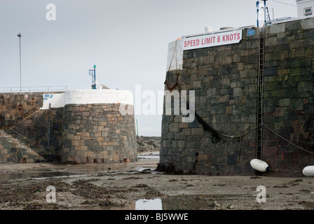 Bocca di porto sulla molla di bassa marea, mostra di marea. Foto Stock