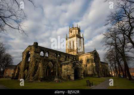 Chiesa di tutti i santi, parzialmente in rovina poiché la guerra civile inglese, a Pontefract, West Yorkshire Foto Stock