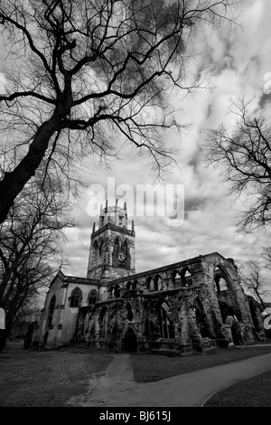Chiesa di tutti i santi, parzialmente in rovina poiché la guerra civile inglese, a Pontefract, West Yorkshire Foto Stock