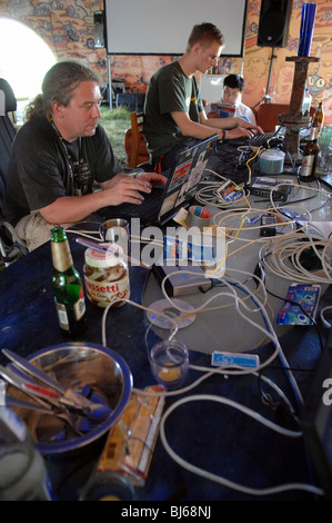 Freaks del computer durante il Chaos Communication Camp in Finowfurt, Germania Foto Stock