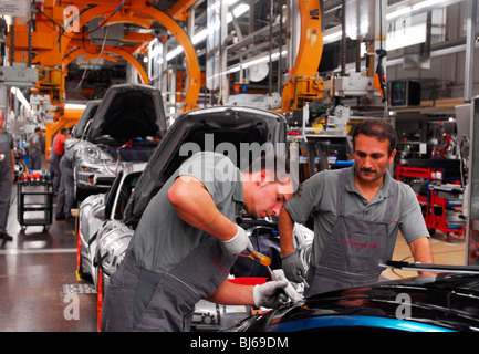 La produzione della Porsche Carrera, Stoccarda, Germania Foto Stock