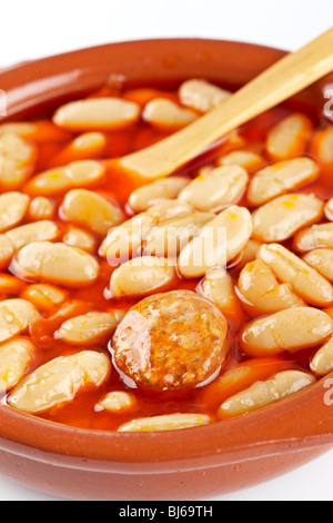 Gustosi fagioli con chorizo. Profondità di campo Foto Stock