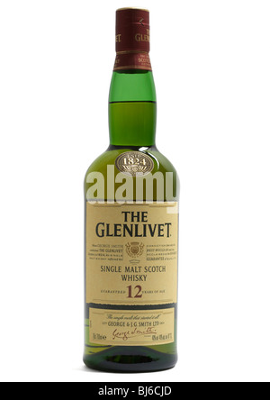 Bottiglia di glenlivet single malt Scotch whisky su sfondo bianco Foto Stock