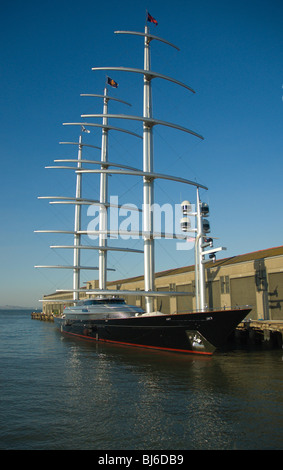 Elegante tre-masted goletta ancorata a San Francisco, California Foto Stock