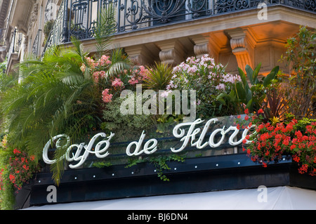 Café de Flore, Boulevard Saint Germain, Paris, Francia. Foto Stock