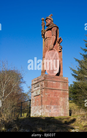 Il Wallace Monument o statua a Dryburgh nei confini scozzesi - un drammatico arenaria rosa statua di William Wallace Foto Stock