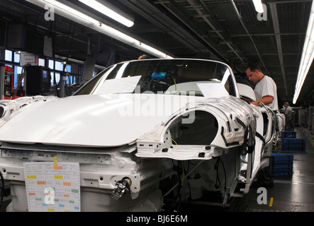 La produzione della Porsche Carrera presso lo stabilimento di Zuffenhausen di Stoccarda lo, Germania Foto Stock