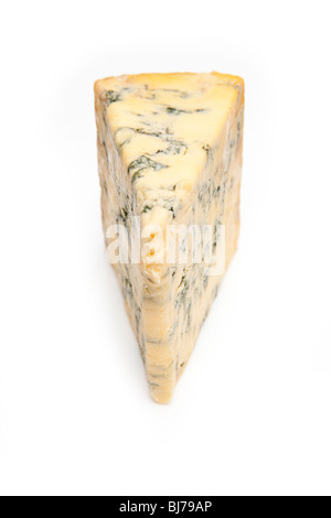 British blu ( stilton ) cuneo formaggio isolato su un bianco di sfondo per studio. Foto Stock