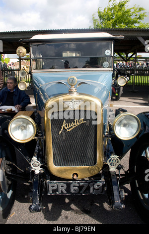 Un vecchio Austin a Goodwood nel Sussex. Foto Stock