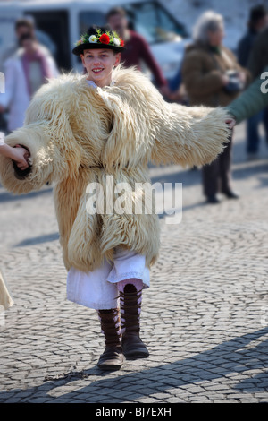 Tradizionale ungherese ballerini Sokrac nella piazza principale a molla Busojaras festival 2010 Mohacs Ungheria - Stock foto Foto Stock