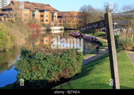 Brent River Park sul Grand Union Canal, Brentford, Londra Foto Stock