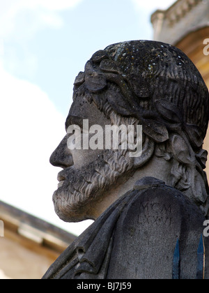 Il profilo di uno dei 'Herms' intorno al perimetro del Sheldonian Theatre. Broad Street Oxford. Foto Stock