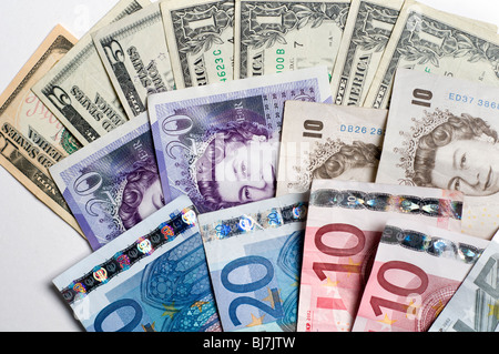 Una selezione di dollari USA, sterlina inglese e euro Foto Stock
