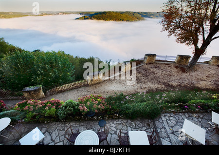 La mattina presto dal hotel Domme Dordogne, a sud ovest della Francia, Europa Foto Stock