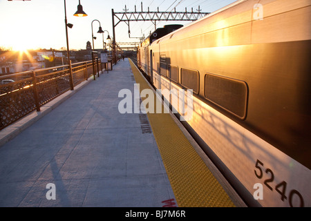 Newark Broad Street Station piattaforma, NJ Transit Foto Stock