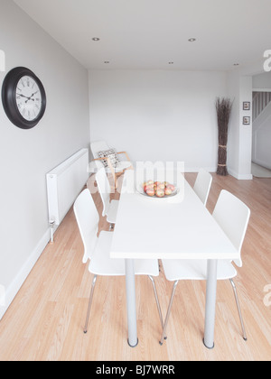 La sala da pranzo e cucina nella nuova casa convertita Foto Stock