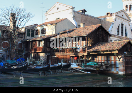 Squero gondola (riparazione) di San Trovaso Venezia Italia Foto Stock